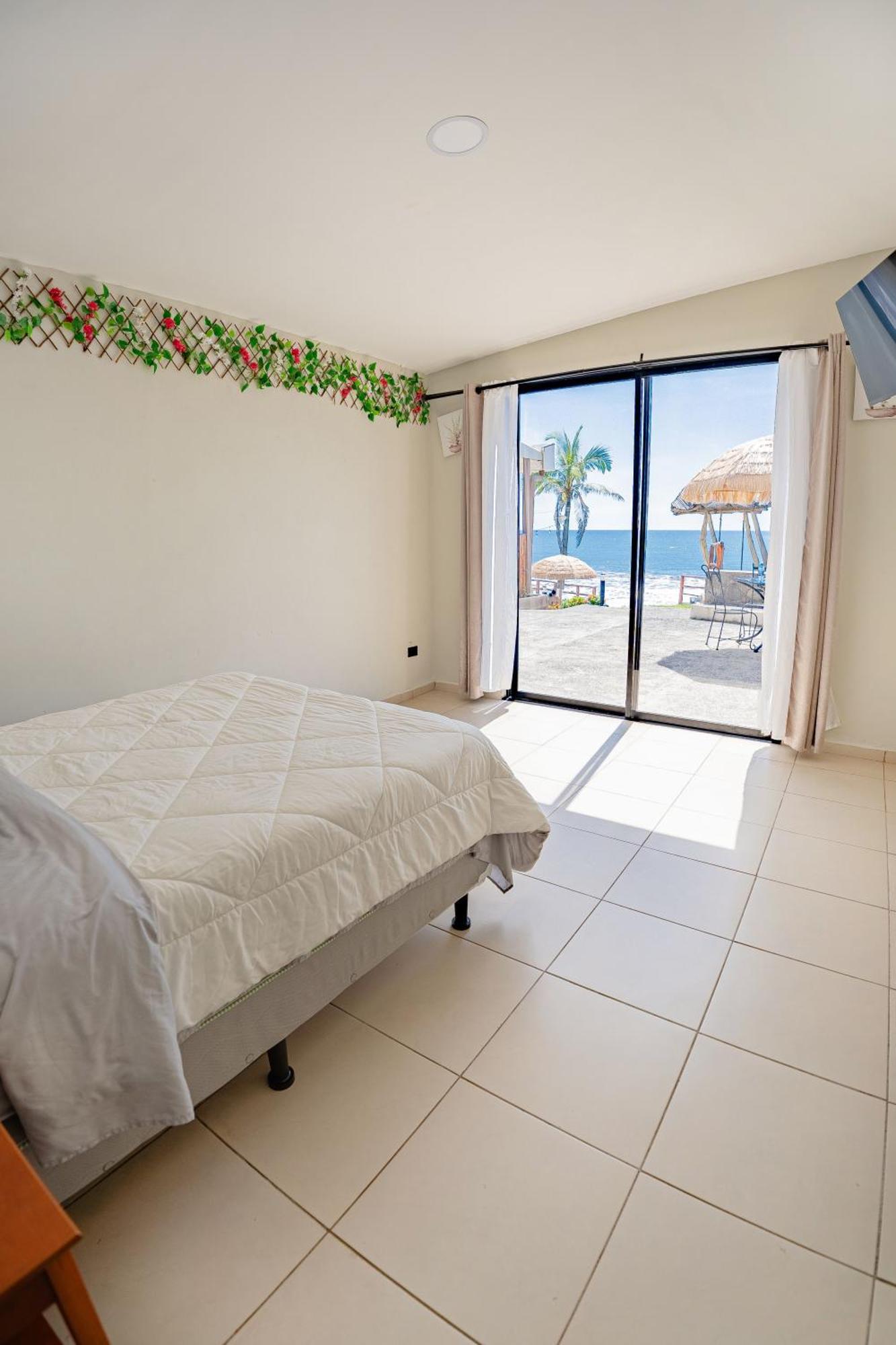 Hotel Reef On The Water Tamanique Exterior foto