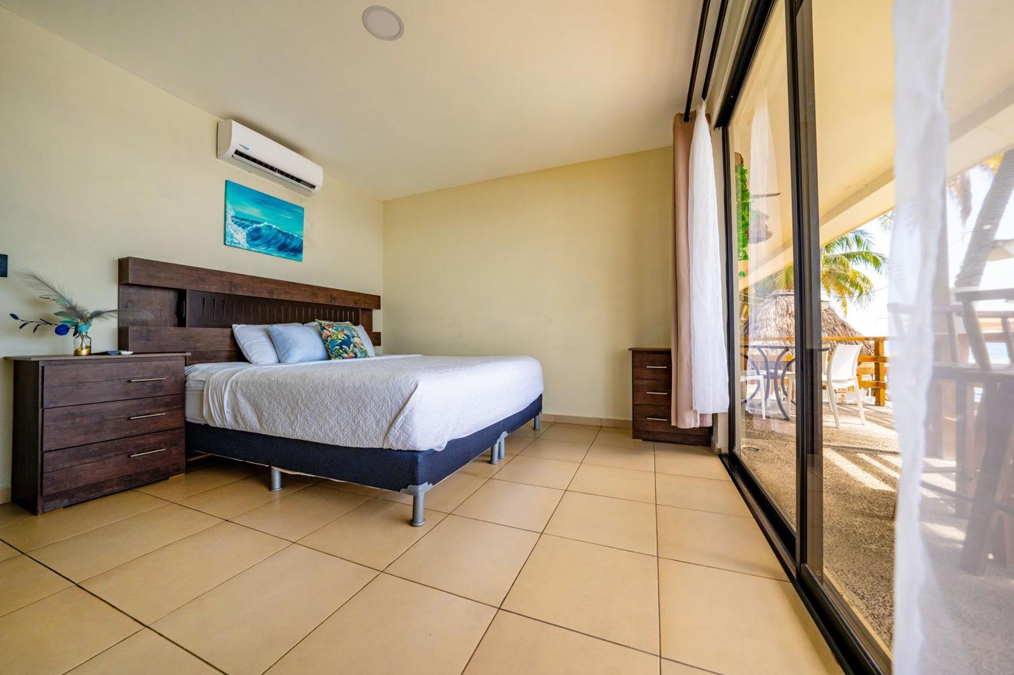 Hotel Reef On The Water Tamanique Exterior foto
