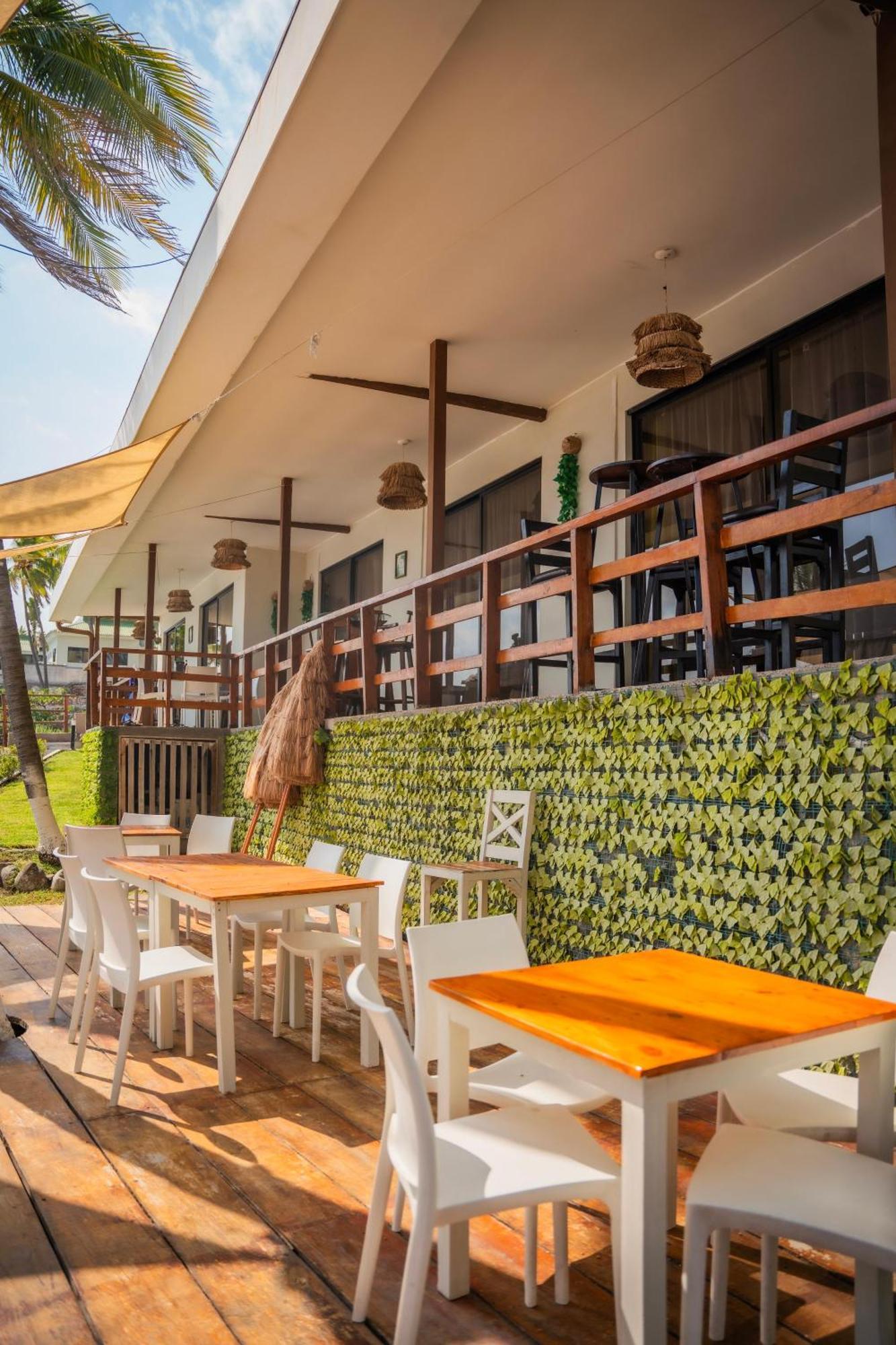 Hotel Reef On The Water Tamanique Exterior foto