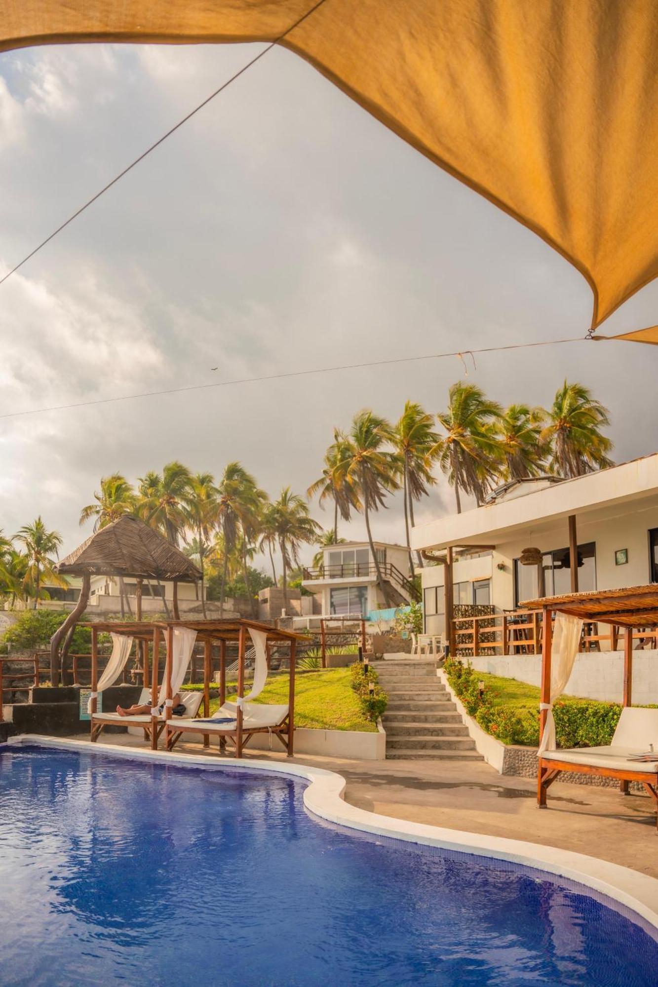 Hotel Reef On The Water Tamanique Exterior foto